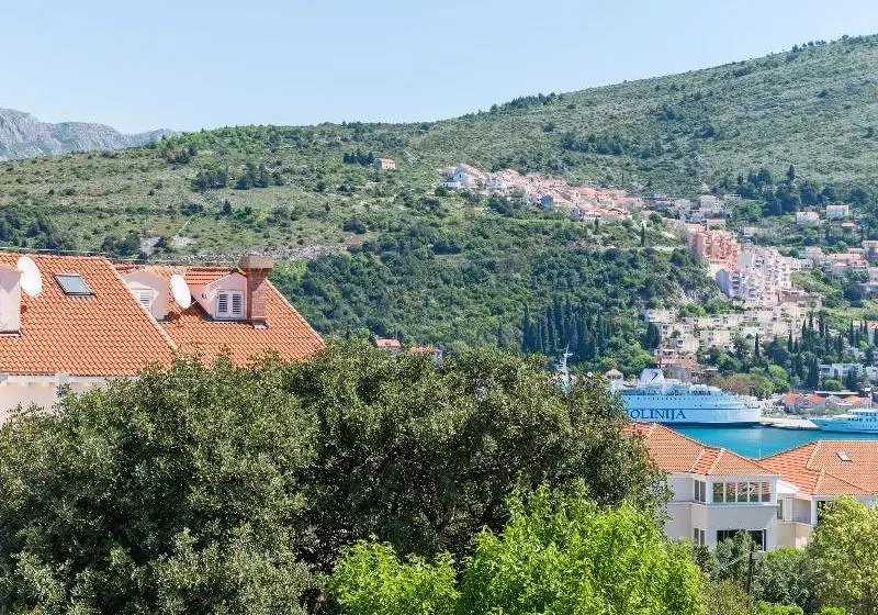 Hotelli Apartments Mira