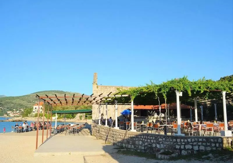 Hotelli Apartments Mira