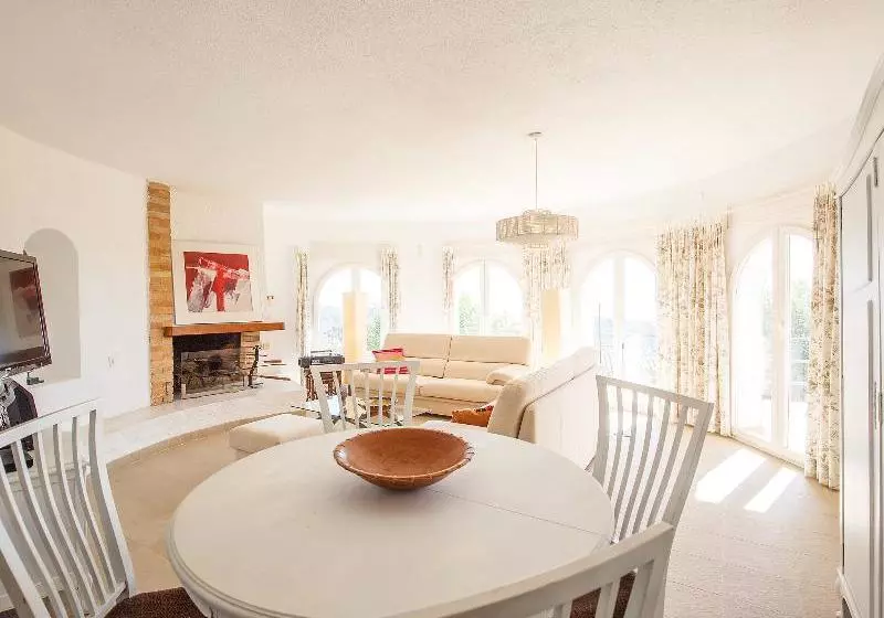 هتل Villa La Perla