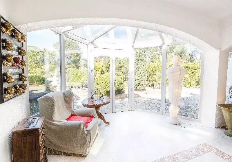هتل Villa La Perla