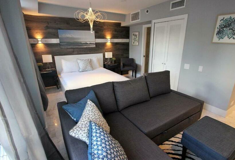 Cento Collins Stays By Mercury South Beach