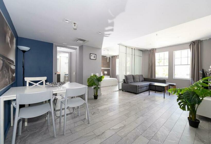 Cento Collins Stays By Mercury South Beach