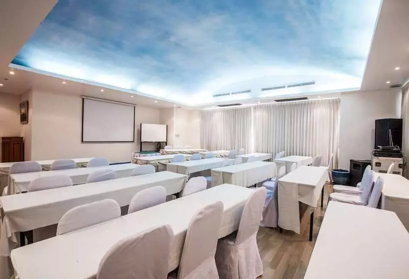 Andaman Beach Suites Hotel, Patong Phuket