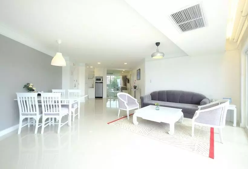 Andaman Beach Suites Hotel, Patong Phuket