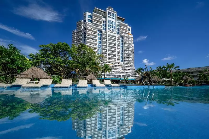 Andaman Beach Suites Hotel, Patong Phuket