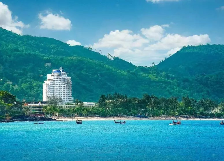 Andaman Beach Suites Hotel, Patong Phuket