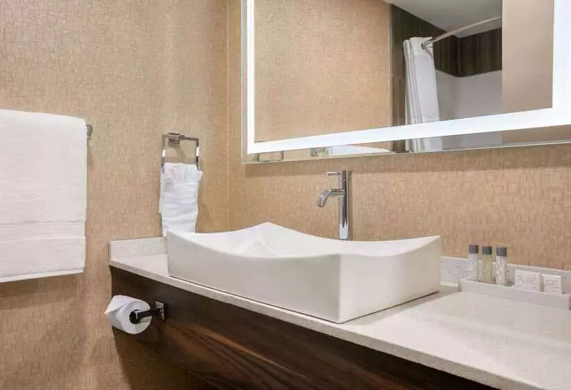 Отель Baymont By Wyndham Medicine Hat