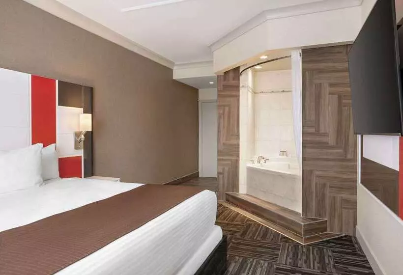 Отель Baymont By Wyndham Medicine Hat