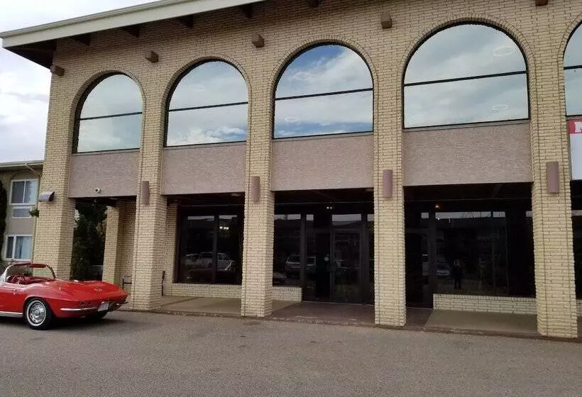 Отель Baymont By Wyndham Medicine Hat