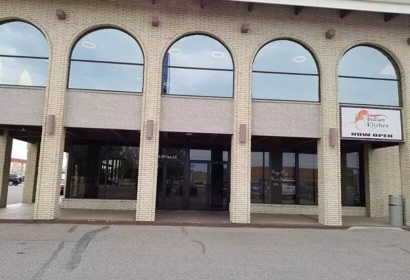 Отель Baymont By Wyndham Medicine Hat