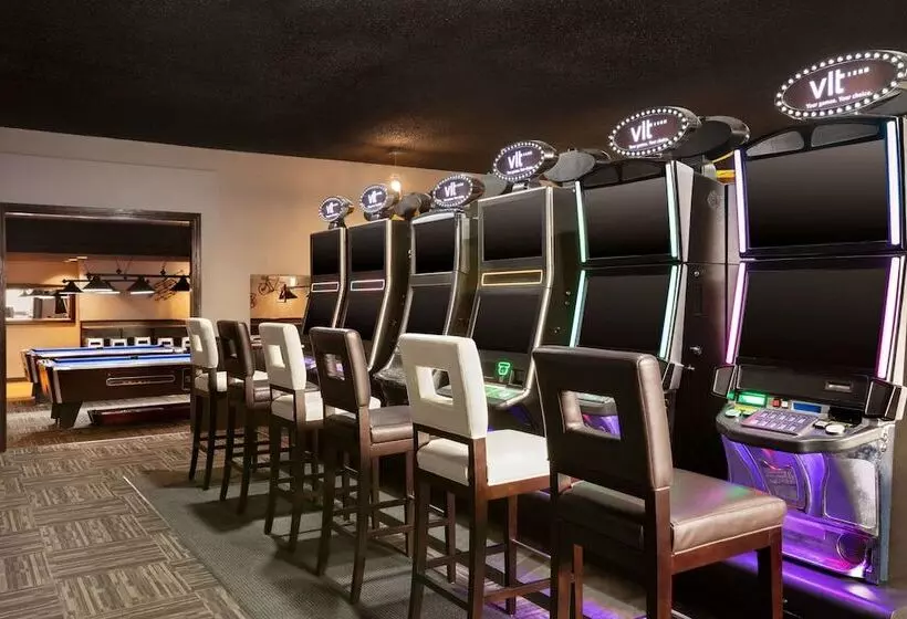 Отель Baymont By Wyndham Medicine Hat