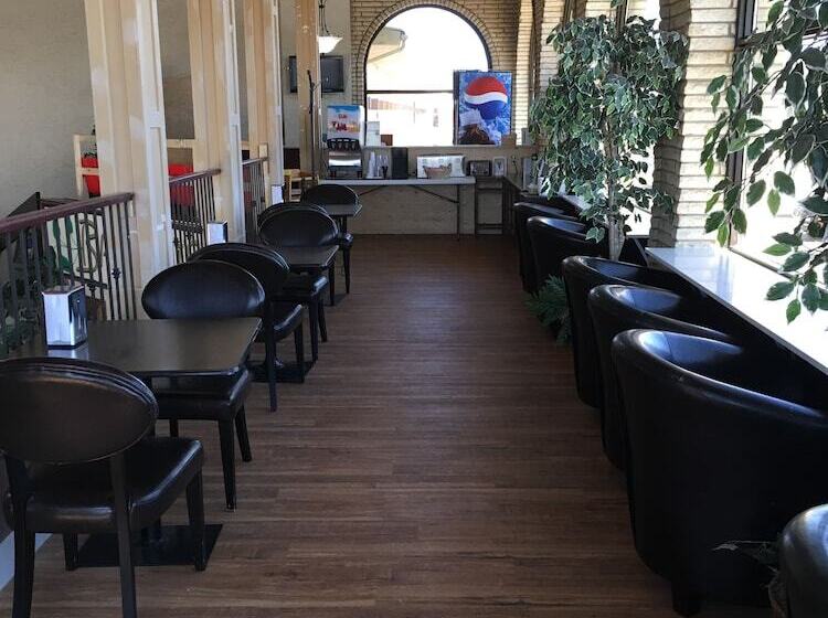 هتل Baymont By Wyndham Medicine Hat