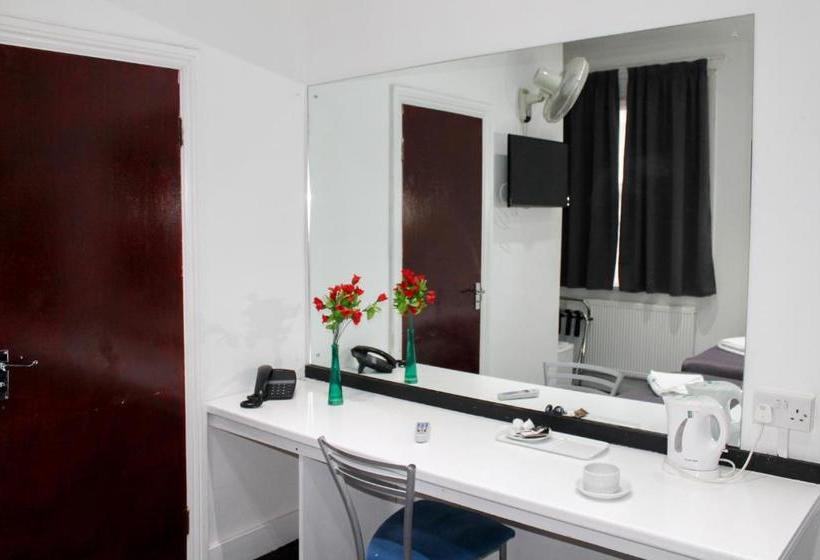 هتل Euro  London Wembley