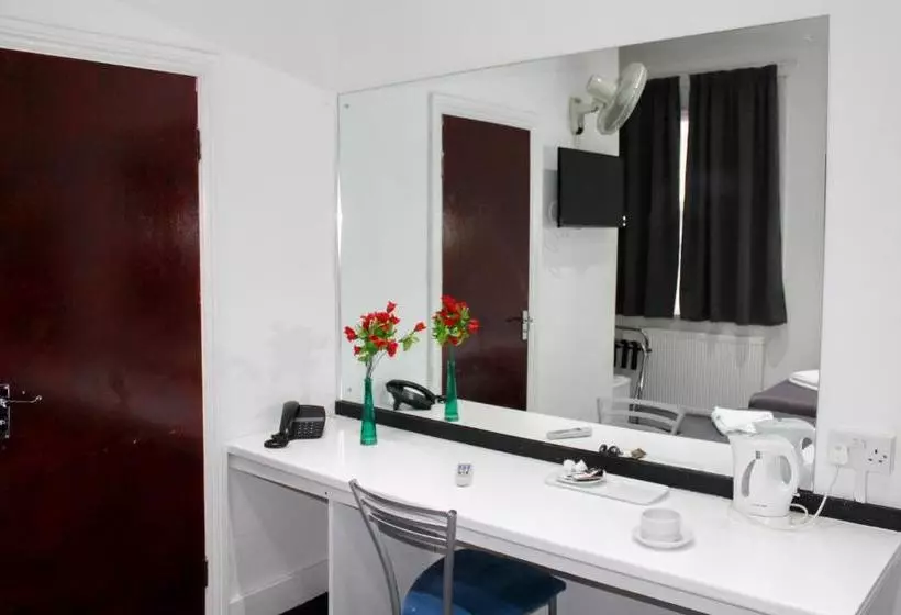 Отель Euro  London Wembley