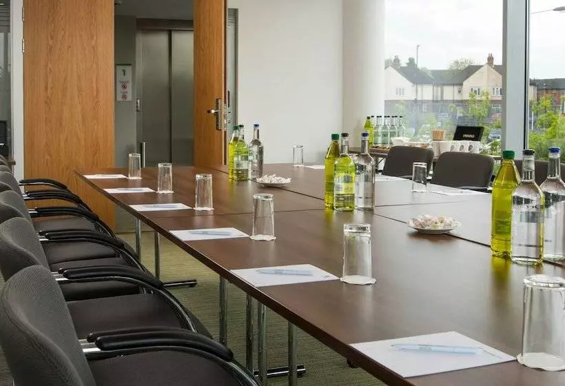 ホテル Holiday Inn London West, An Ihg