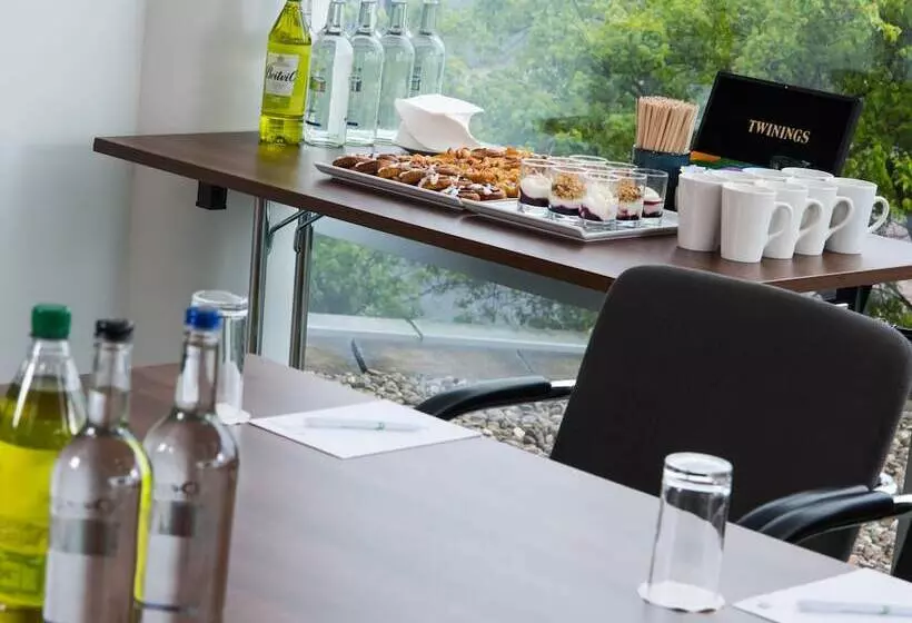 ホテル Holiday Inn London West, An Ihg