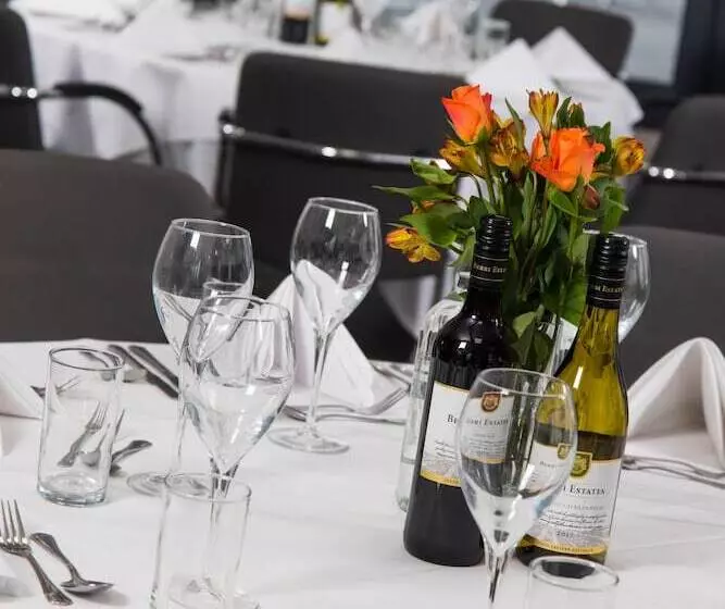 ホテル Holiday Inn London West, An Ihg