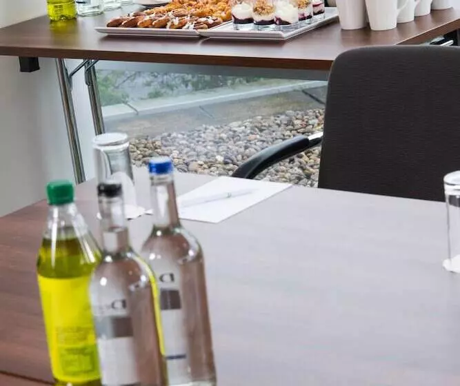 ホテル Holiday Inn London West, An Ihg