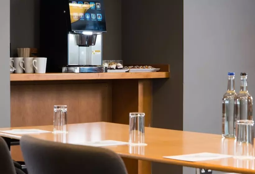 ホテル Holiday Inn London West, An Ihg