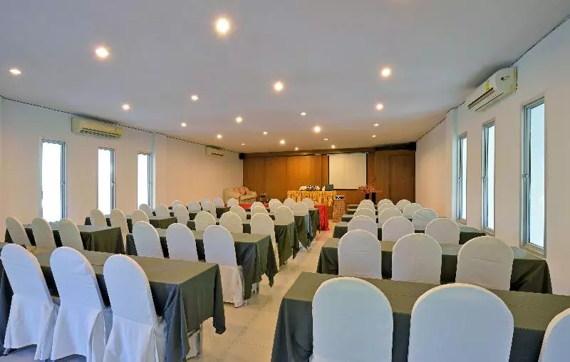 Отель Lanta Sand Resort & Spa