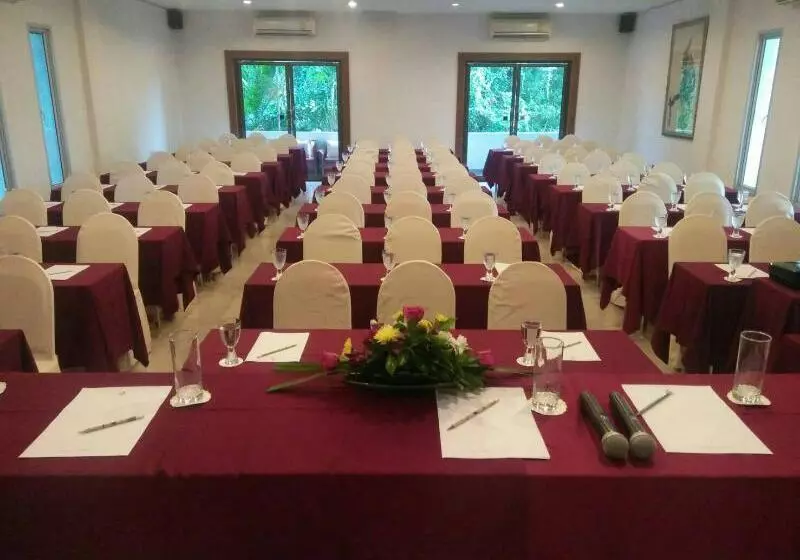 Отель Lanta Sand Resort & Spa