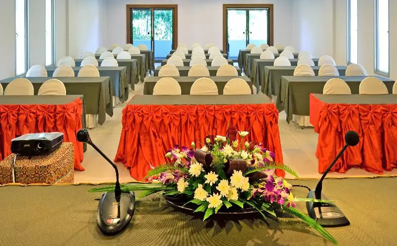 Отель Lanta Sand Resort & Spa