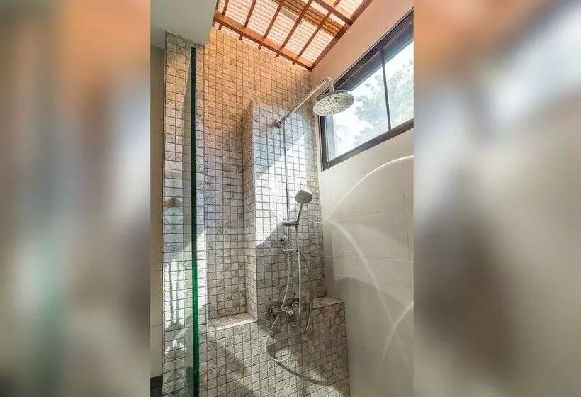 Отель Lanta Sand Resort & Spa