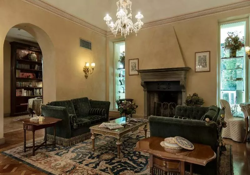 Отель Posta Donini 1579  Una Esperienze