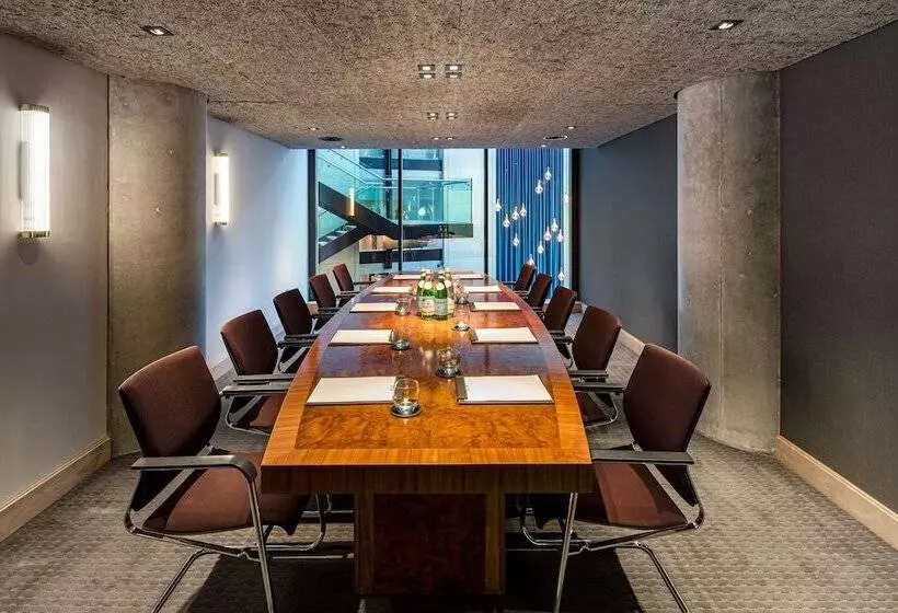 Отель The Edwardian Manchester A Radisson Collection