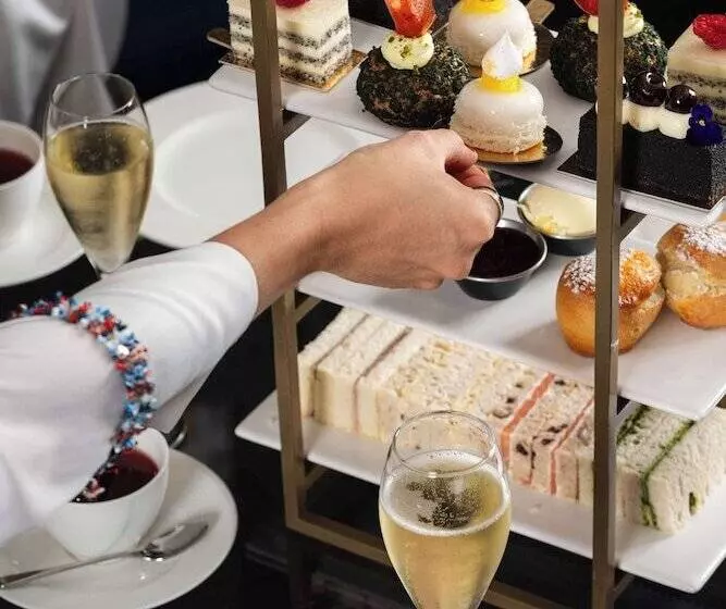 Отель The Edwardian Manchester A Radisson Collection