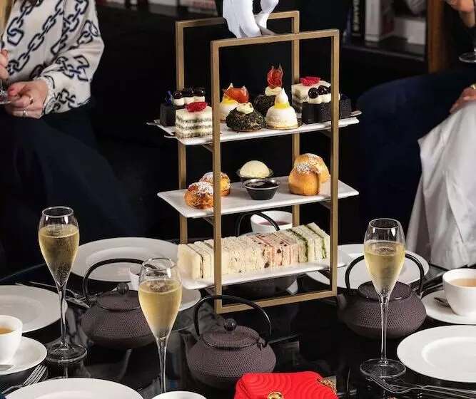 Отель The Edwardian Manchester A Radisson Collection