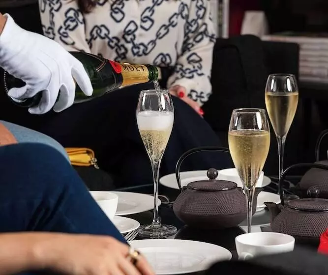 Отель The Edwardian Manchester A Radisson Collection