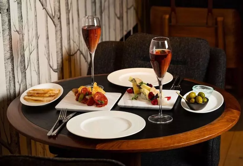 Отель The Edwardian Manchester A Radisson Collection