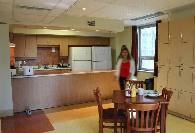 هتل Y De Montréal