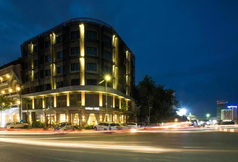 Almond Hotel Bassac River