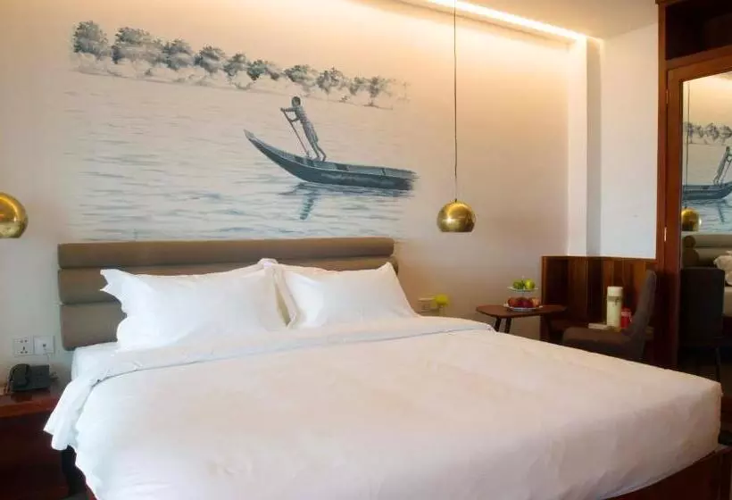 Almond Hotel Bassac River