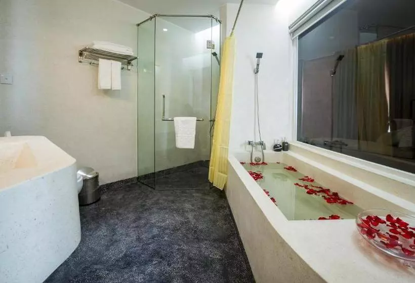 Almond Hotel Bassac River