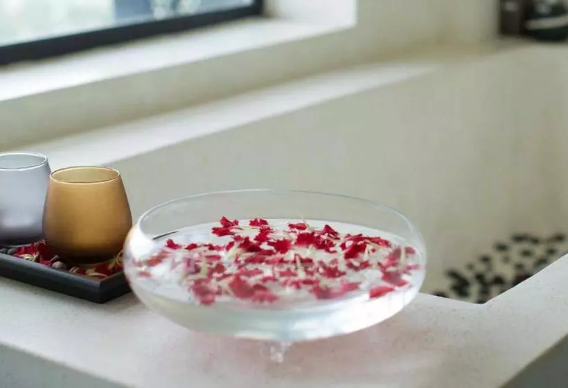 Almond Hotel Bassac River