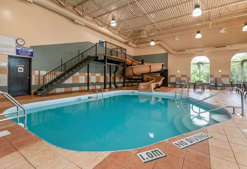 ホテル Best Western Plus Pembina Inn & Suites