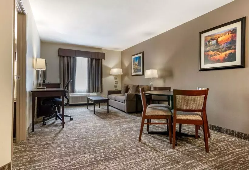 ホテル Best Western Plus Pembina Inn & Suites