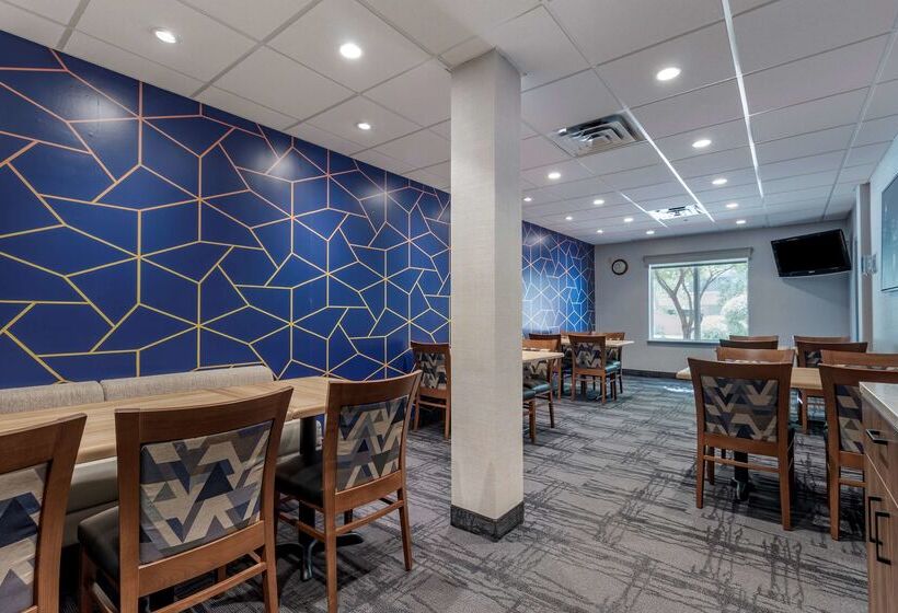 هتل Best Western Plus Pembina Inn & Suites