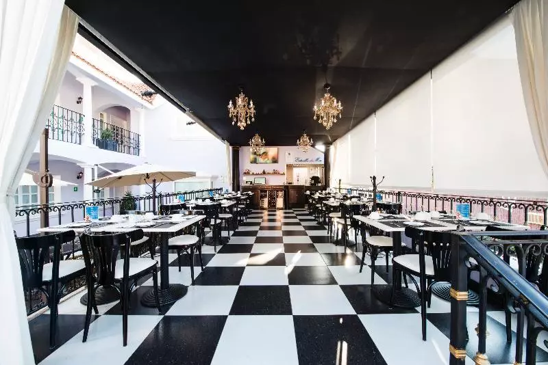 Casa Bonita Hotel & Luxury Residence