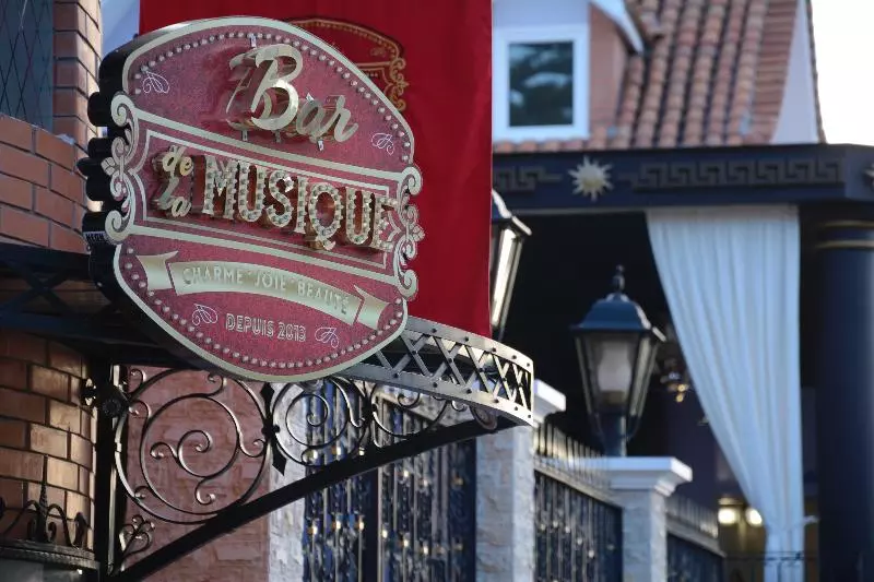 Casa Bonita Hotel & Luxury Residence