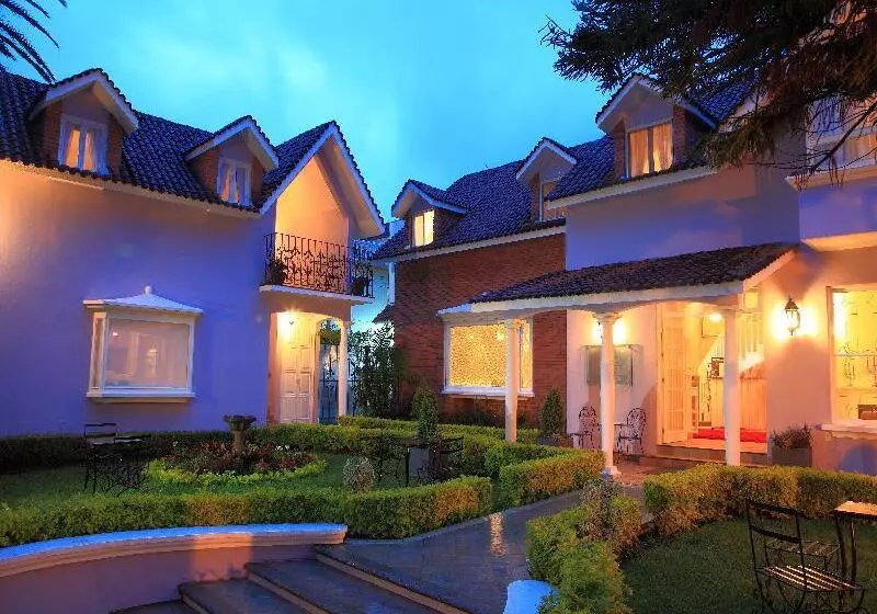 Casa Bonita Hotel & Luxury Residence