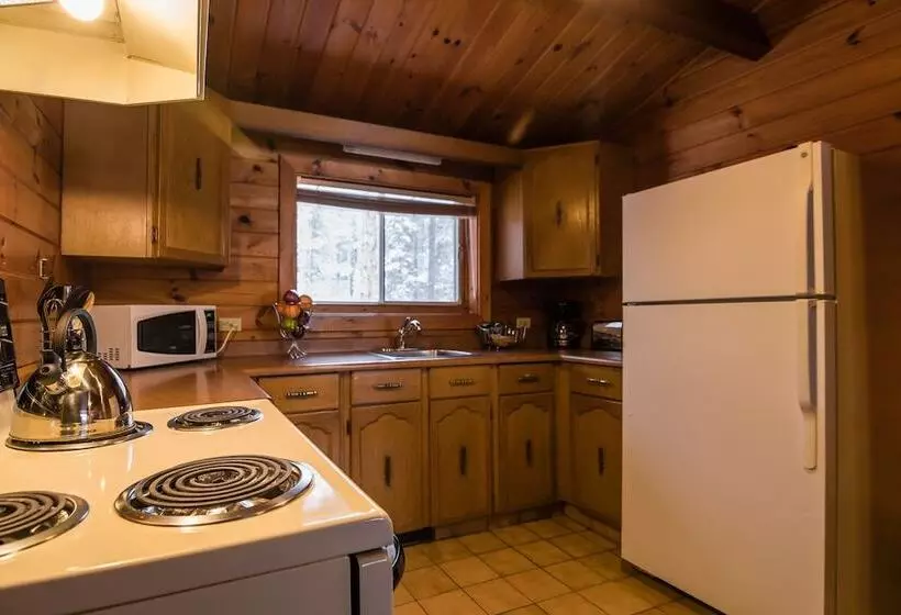 Hotel Castle Mountain Chalets