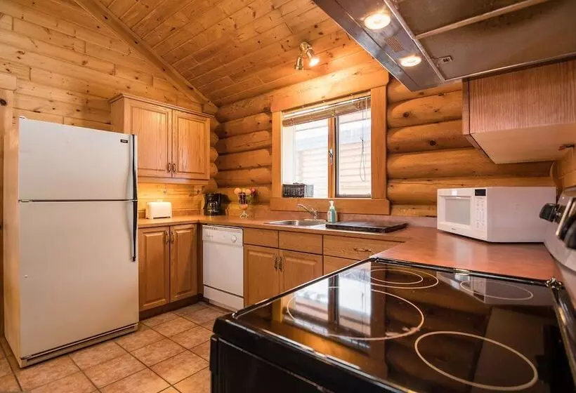 Hotel Castle Mountain Chalets