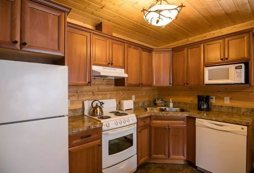 Hotel Castle Mountain Chalets