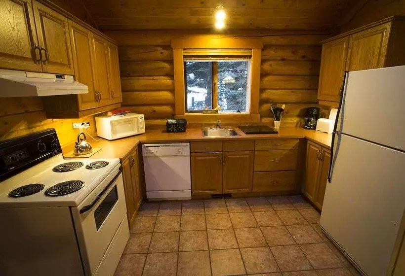 Hotel Castle Mountain Chalets