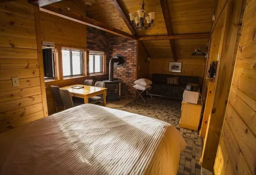 Hotel Castle Mountain Chalets