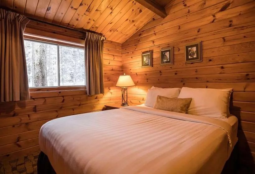 Hotel Castle Mountain Chalets